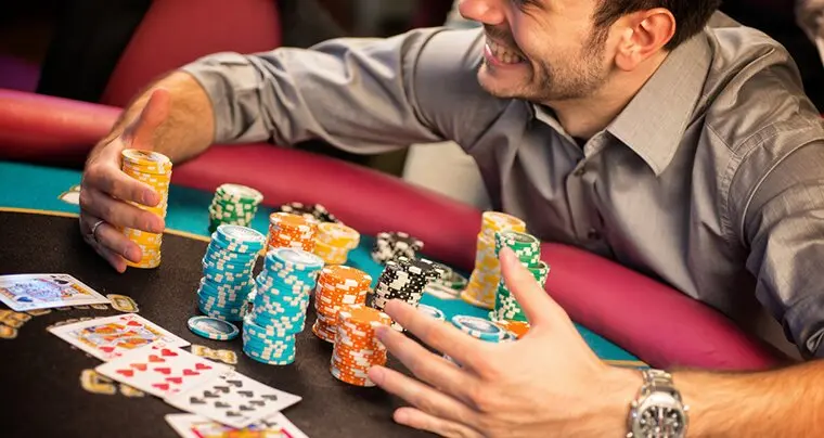 Dive into Omaha Poker: Master the official rules of the game with our comprehensive guide.